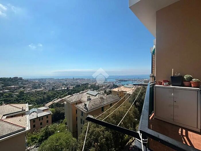 Appartamento trilocale in vendita in Via Rodolfo Fumagalli, Genova