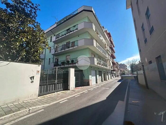 Appartamento trilocale in vendita in Via dei Peligni, Pescara