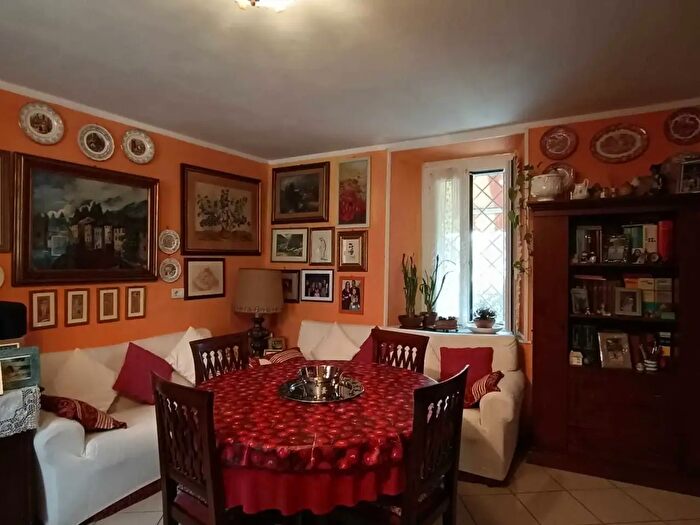 Casa con 6 locali in affitto in Licciana Nardi