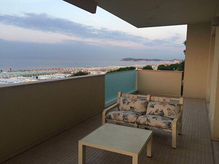 Appartamento con 5 locali in affitto in Viale Milano, Centro, Riccione