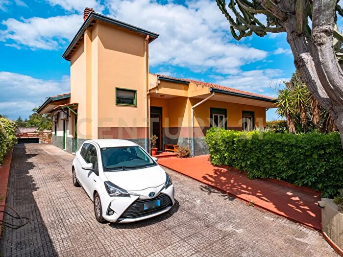 Casa con 5 locali in vendita in Via Pasubio, Tremestieri Etneo