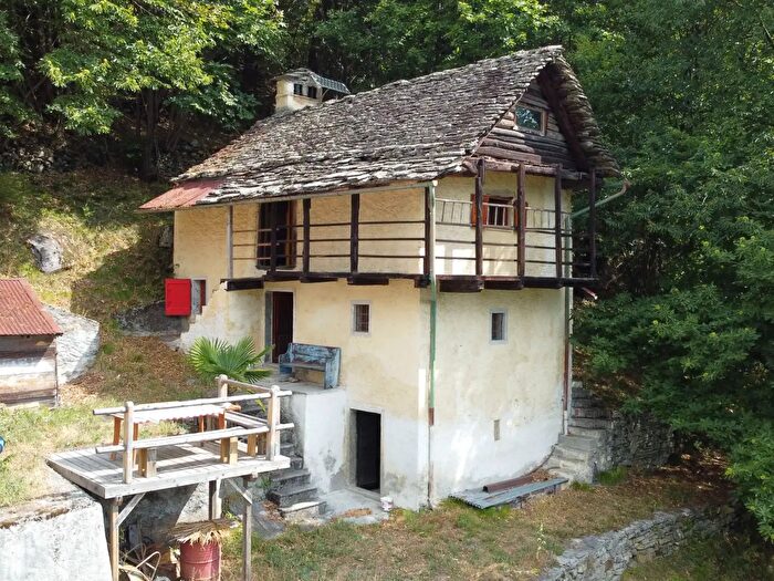 Casa trilocale in vendita in Varzo
