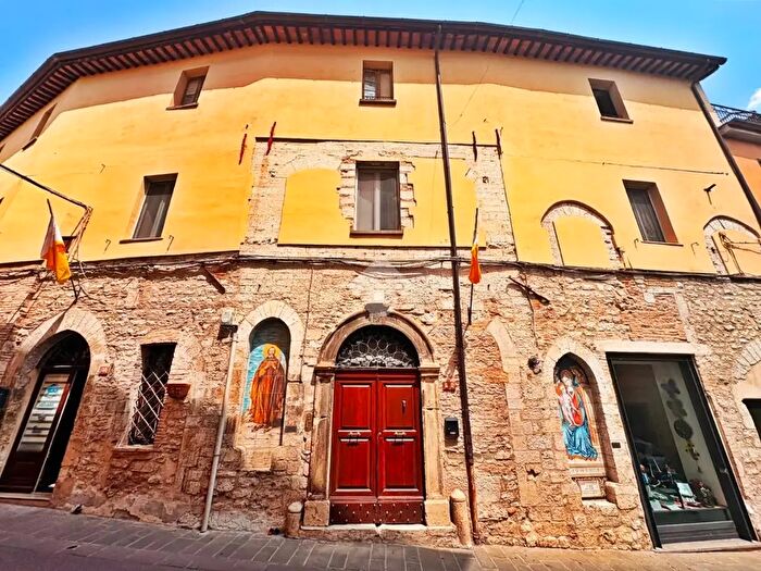 Appartamento trilocale in vendita in Via Franco Storelli, Gualdo Tadino
