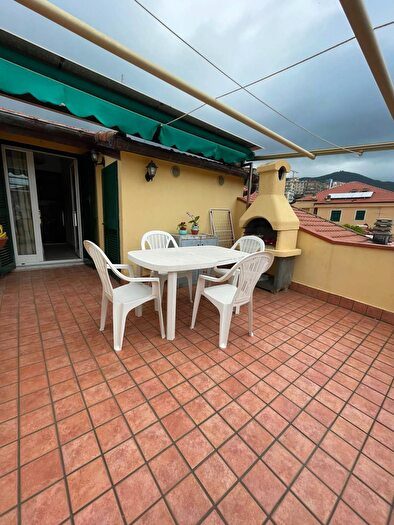 Appartamento trilocale in affitto in Via Ciarli, Varazze