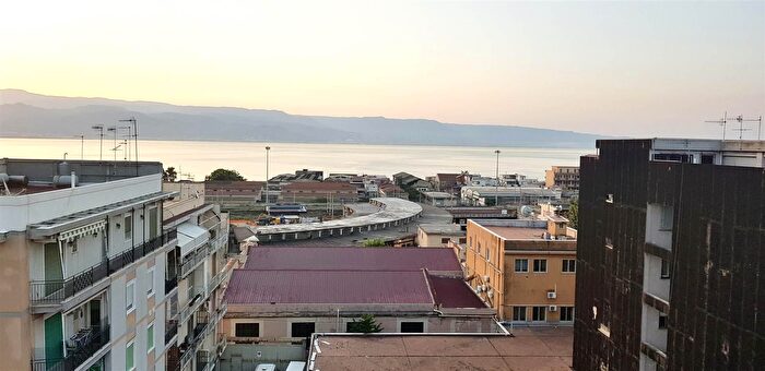 Appartamento quadrilocale in vendita in Via La Farina, Messina