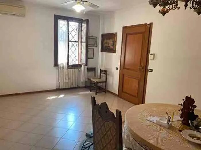 Casa con 6 locali in vendita in Cesena