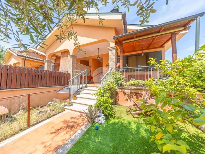 Casa con 5 locali in vendita in Via Massa di San Giuliano, Roma