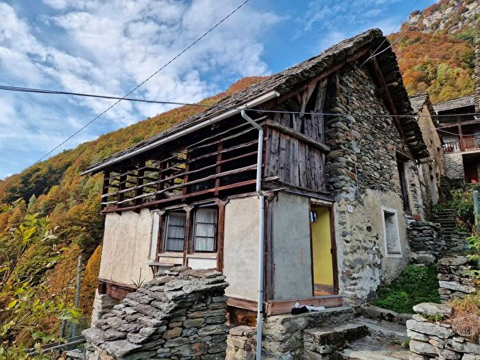 Casa quadrilocale in vendita in Via Oromezzano Boccioleto Vercelli, Boccioleto