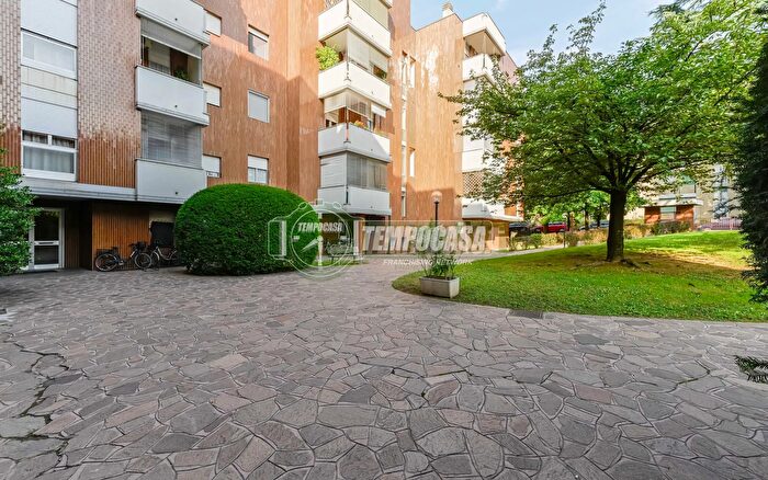 Appartamento trilocale in vendita in Via Banfi, Vimercate