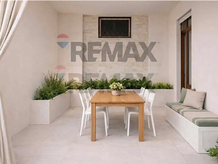 Appartamento con 5 locali in vendita in Via Virgilio, Triggiano