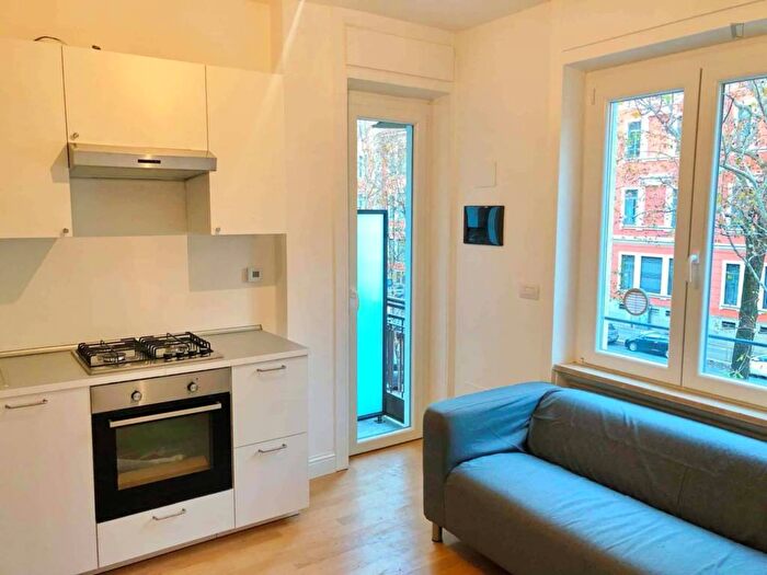 Appartamento bilocale in affitto in Via Montepulciano, Centrale, Milano