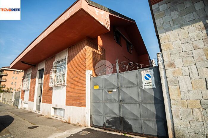 Casa con 7 locali in vendita in Via Emilio De Marchi, Torino