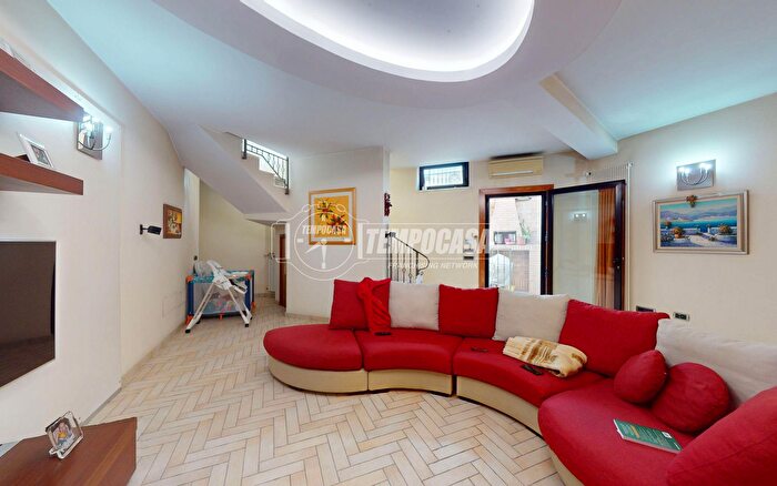 Appartamento con 5 locali in vendita in Via Cupa, Teverola