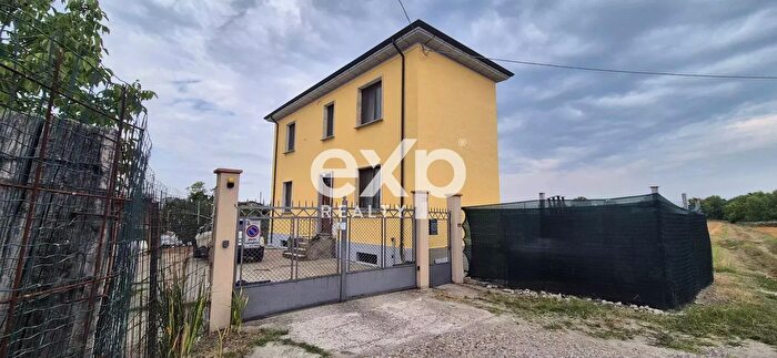 Casa trilocale in vendita in Voghera