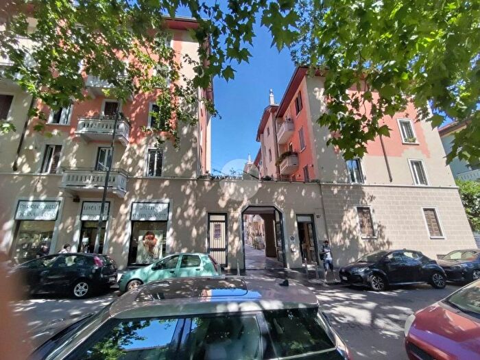 Appartamento trilocale in affitto in Piazza Prealpi, Certosa, Milano