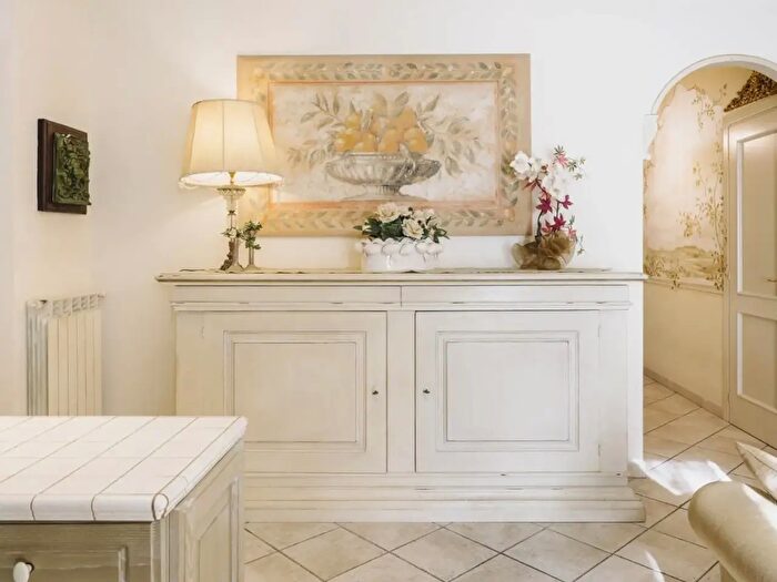 Appartamento con 5 locali in affitto in Camaiore