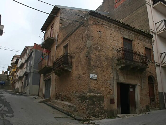 Casa con 5 locali in vendita in Via Vassallo, San Cono