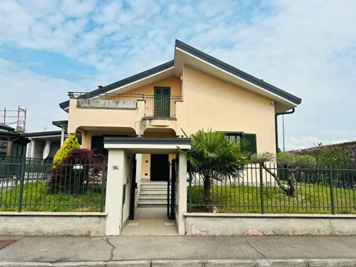 Casa quadrilocale in vendita in Via Caduti di Nassiriya, Parabiago