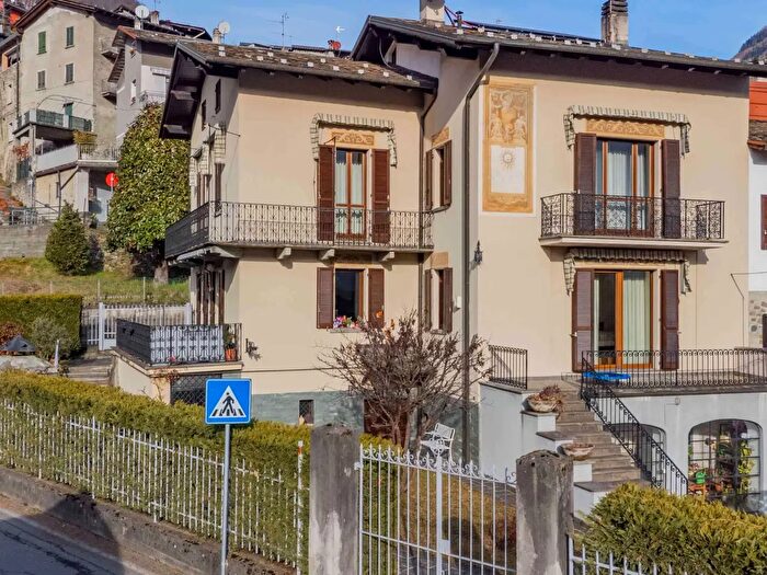 Casa con 12 locali in vendita in Sondrio