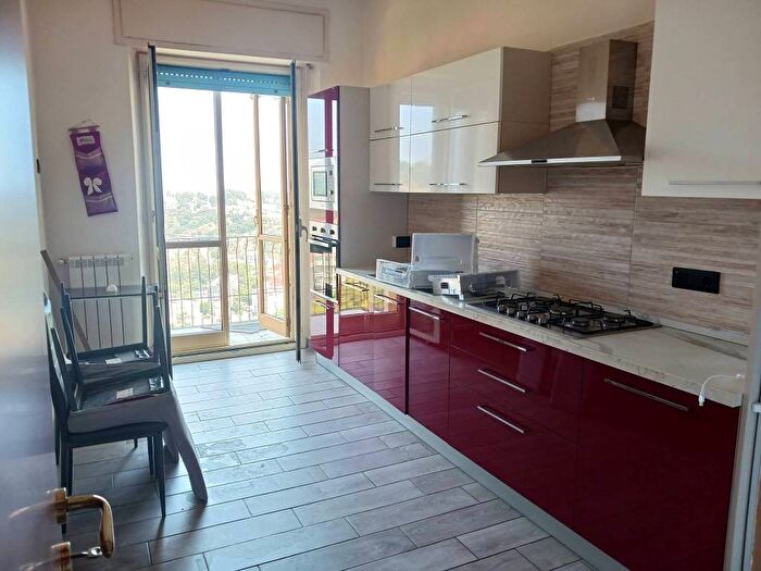 Appartamento trilocale in affitto in Via Luigi Siciliani, Sala, Catanzaro