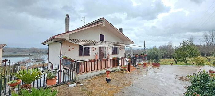 Casa quadrilocale in vendita in Via Civita Farnese Nord, San Giovanni Incarico
