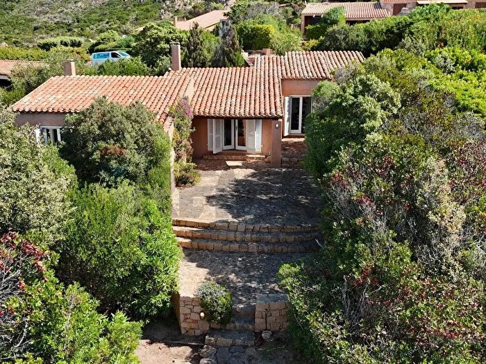 Casa con 8 locali in vendita in Trinità dAgultu e Vignola