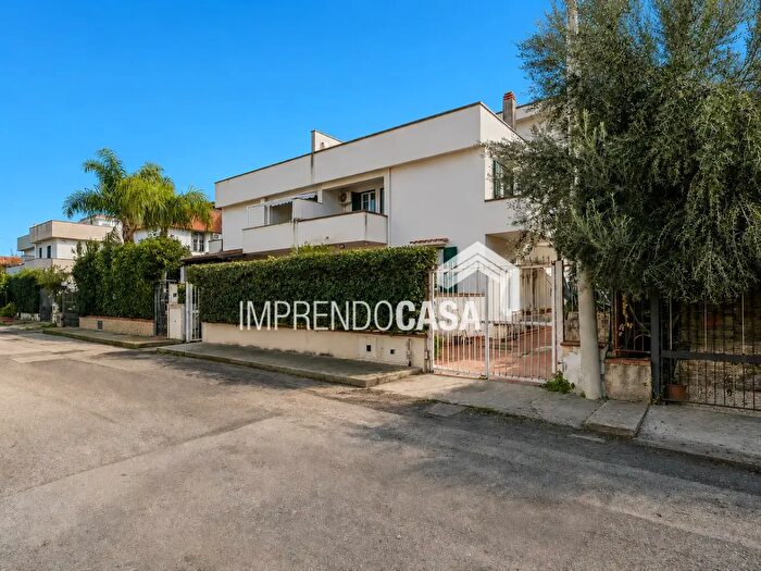 Casa con 8 locali in vendita in Via delle Nereidi, Palermo