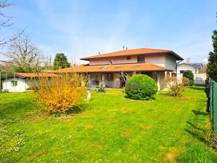 Casa trilocale in vendita in Via Torino, Cairate