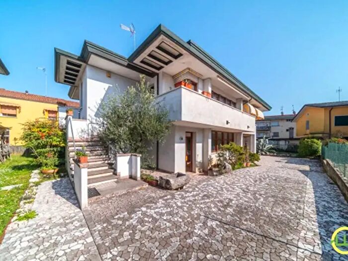 Casa con 6 locali in vendita in Azzano Decimo