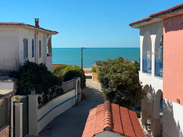 Appartamento quadrilocale in affitto in Viale dei Ficus, Pinetamare, Castel Volturno