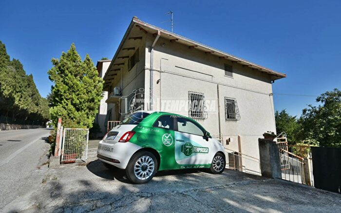 Casa con 5 locali in vendita in Via Chiaravallese, Osimo