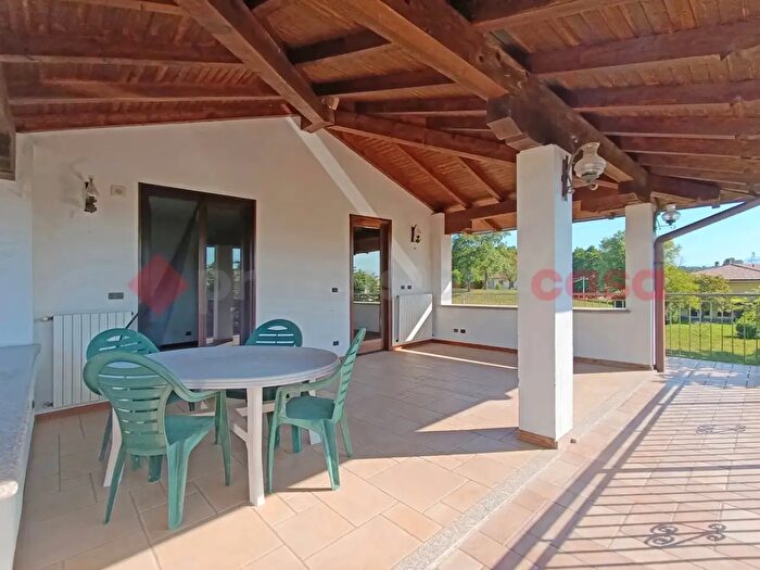 Casa quadrilocale in vendita in Via Borgomanero, Paruzzaro