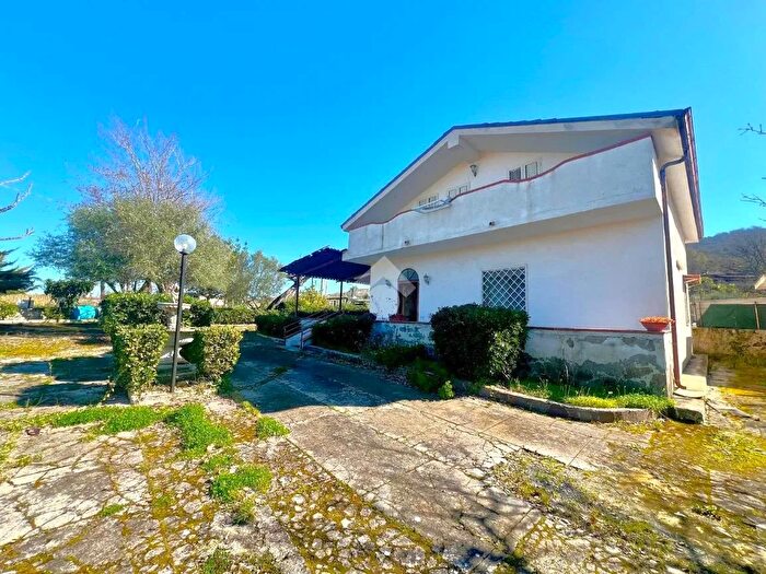 Casa con 6 locali in vendita in Località Castellone, Sessa Aurunca