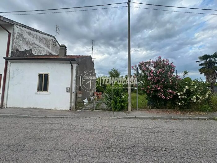 Appartamento bilocale in vendita in Via Forte di Boara Polesine, Rovigo