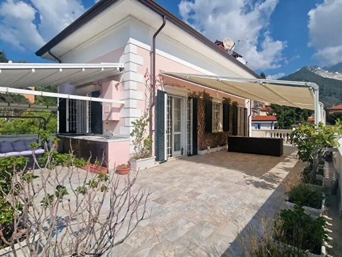 Appartamento con 5 locali in vendita in Carrara