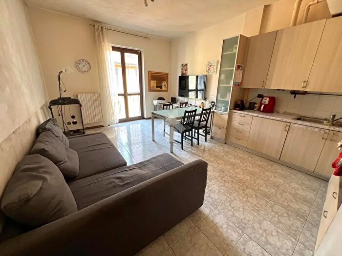 Appartamento bilocale in vendita in Via Cesare Battisti, Carugate