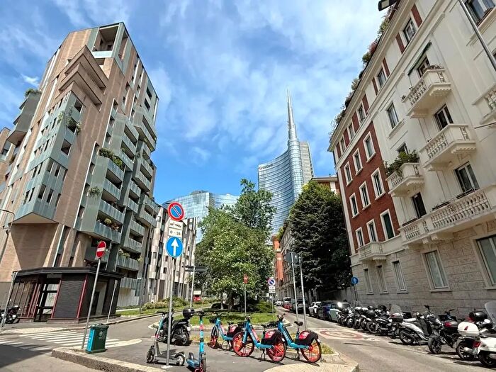 Appartamento trilocale in vendita in Via De Cristoforis, Milano