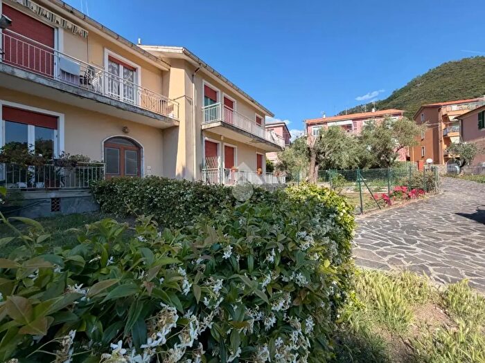 Appartamento quadrilocale in vendita in Via della Libertà, Deiva Marina