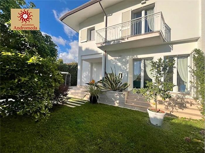 Casa in vendita in Forte Dei Marmi