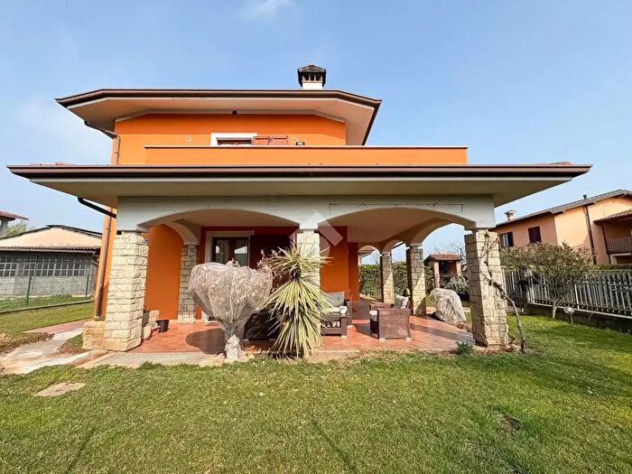 Casa quadrilocale in vendita in Via Trento, Paderno Franciacorta