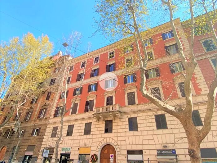 Appartamento trilocale in vendita in Via Merulana, Roma