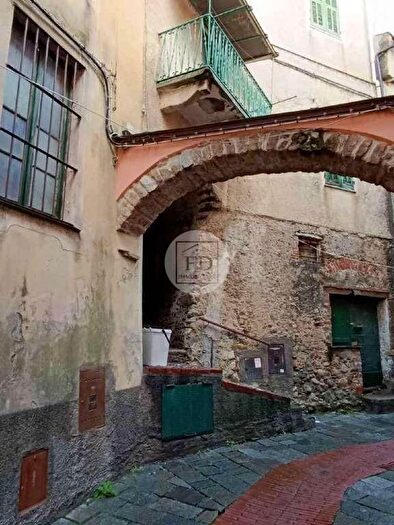 Appartamento con 6 locali in vendita in Toirano