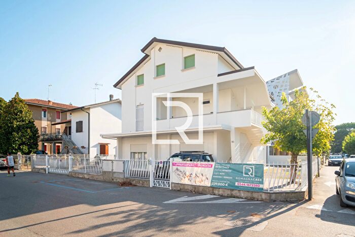 Appartamento con 6 locali in vendita in Viale Italia Cervia, Cervia