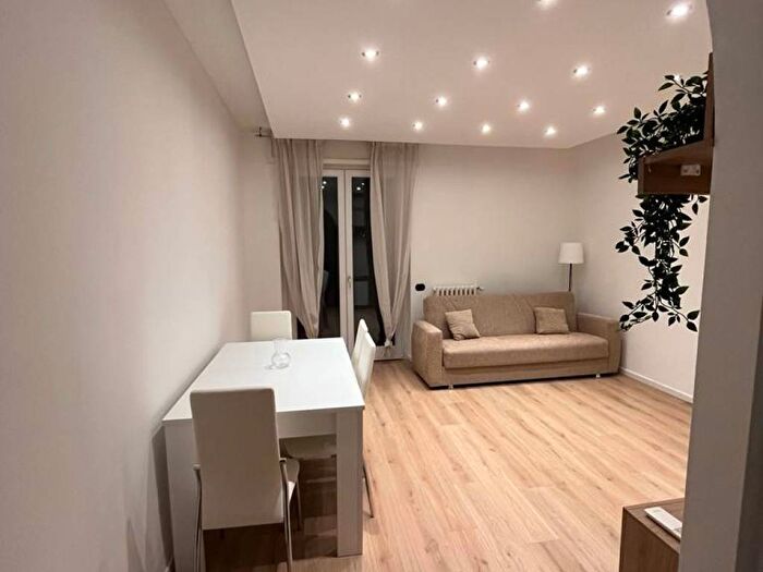 Appartamento trilocale in affitto in Via Lucca, Bisceglie, Milano