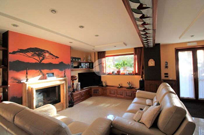 Casa con 5 locali in vendita in Via Benedetto Croce, Marano Di Napoli