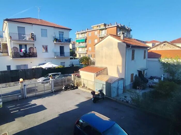 Appartamento trilocale in vendita in Via Dante Alighieri, Loano