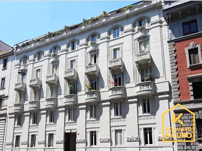 Appartamento trilocale in vendita in Via del Caravaggio, Milano