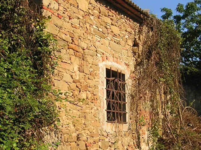 Casa con 10 locali in vendita in Vicchio