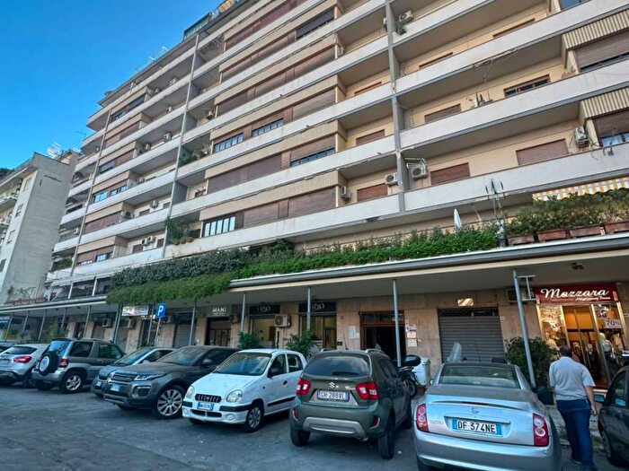 Appartamento con 5 locali in affitto in Via Empedocle Restivo, De Gasperi Croce Rossa, Palermo