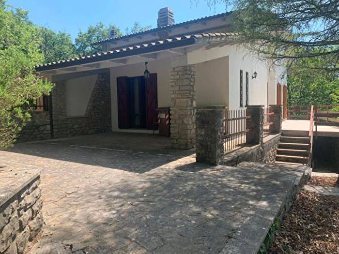 Casa con 6 locali in vendita in San Venanzo